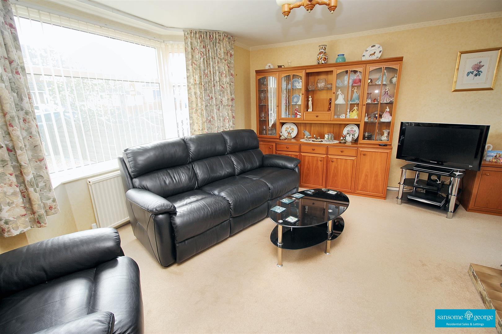 3 bed property in Warborough Avenue, Reading